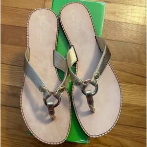 Lilly Pulitzer Phipps gold thong sandal-NIB- size 10